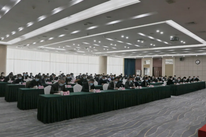 鞍勤集團、溫泉集團舉辦貫徹落實市第十三次黨代會精神宣講報告會(圖3)