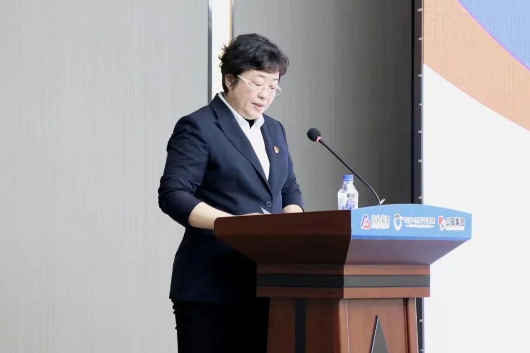 鞍勤集團(tuán)、溫泉集團(tuán)、公服集團(tuán)2023年新任干部任前集體談話及集體送任儀式圓滿結(jié)束